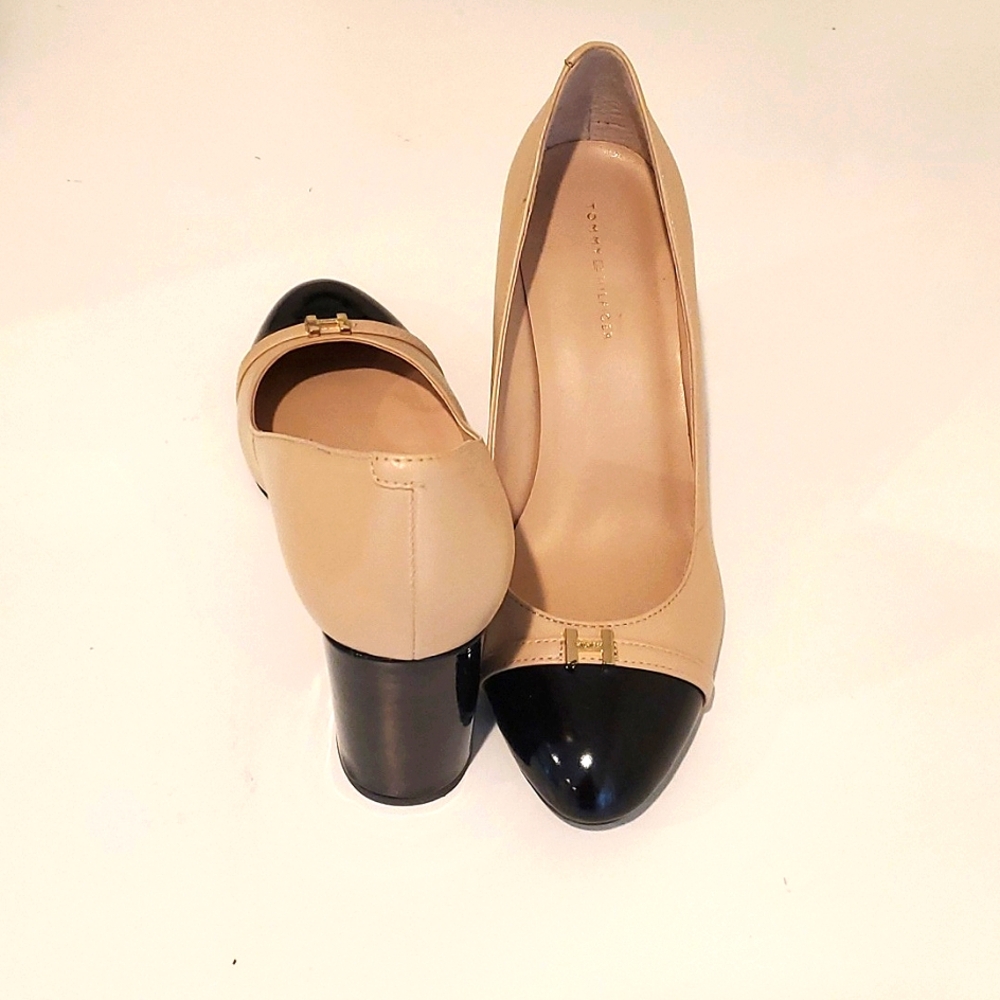 Women Tommy Hilfiger Tan and Black Heels Size 8.5